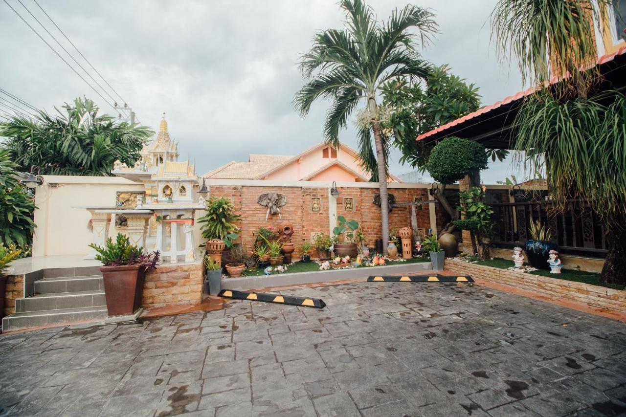 Iyara Hua Hin Lodge Buitenkant foto